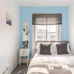 Camden - 3 Bedrooms - Sleeps 6 - Near Underground