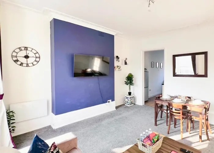 Camden - 3 Bedrooms - Sleeps 6 - Near Underground