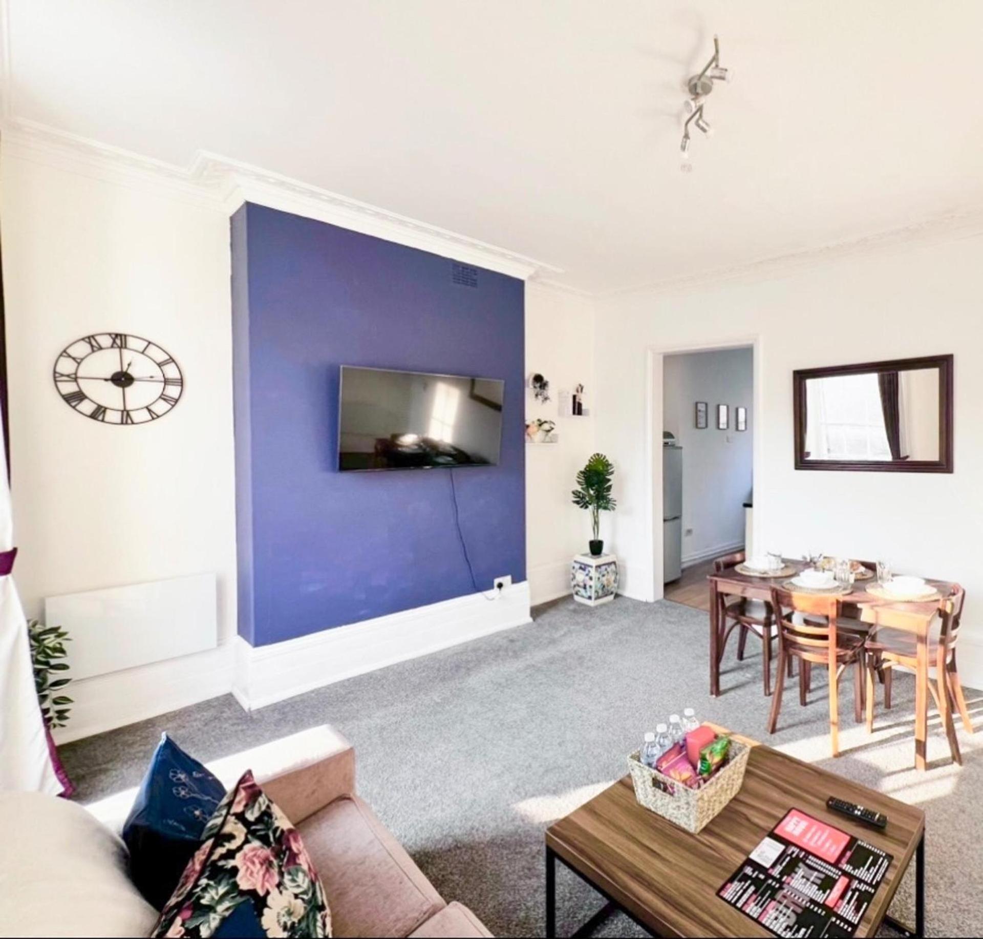 Camden - 3 Bedrooms - Sleeps 6 - Near Underground